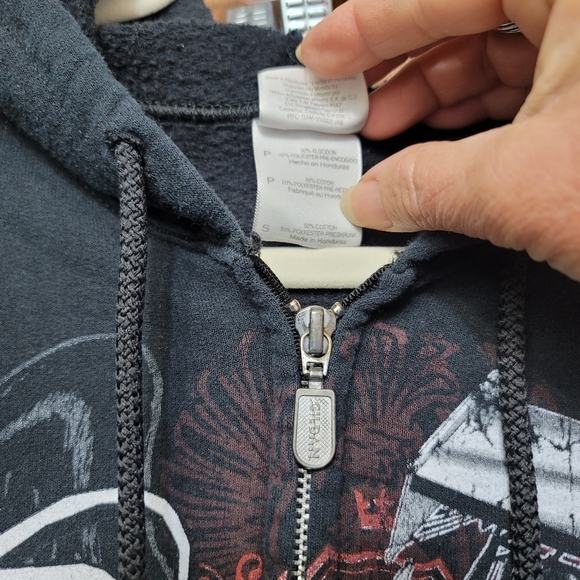 LN.  World of Outlaws hoodie.  Size S.  (559) - Picture 3 of 6